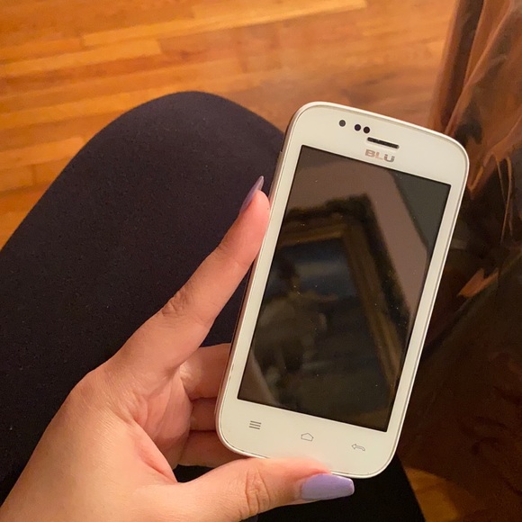 Blu cell phone touchscreen android smart phone - Picture 1 of 7